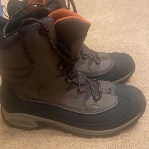 Columbia size 15 snow boots never worn, NWT